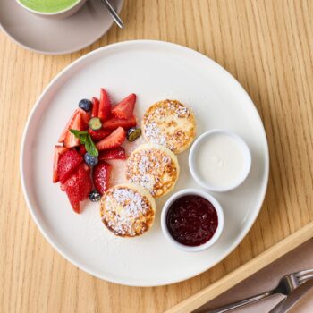 Cottage cheese pancakes with sour cream - Apricot jam