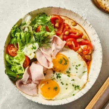 Сніданок TLV на вибір: - яйця пашот / індичка